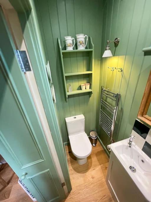 Shepherd'S Hut At The Granary Steyning Exterior photo
