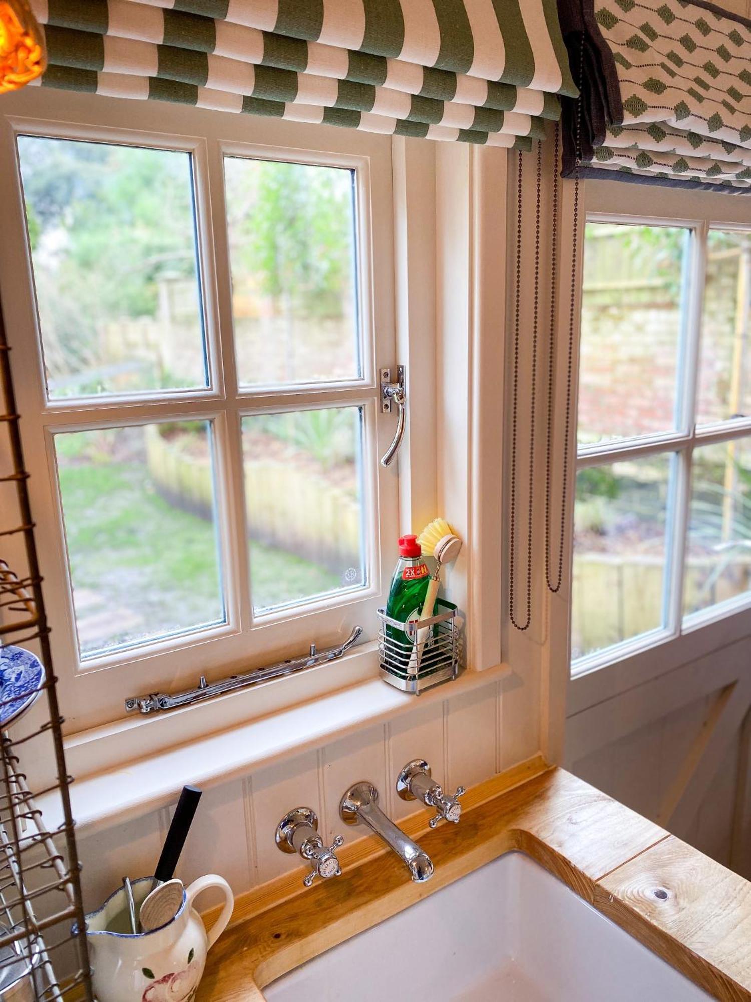 Shepherd'S Hut At The Granary Steyning Exterior photo