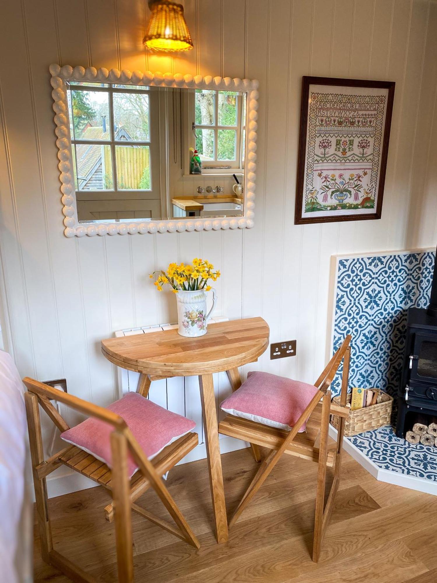 Shepherd'S Hut At The Granary Steyning Exterior photo